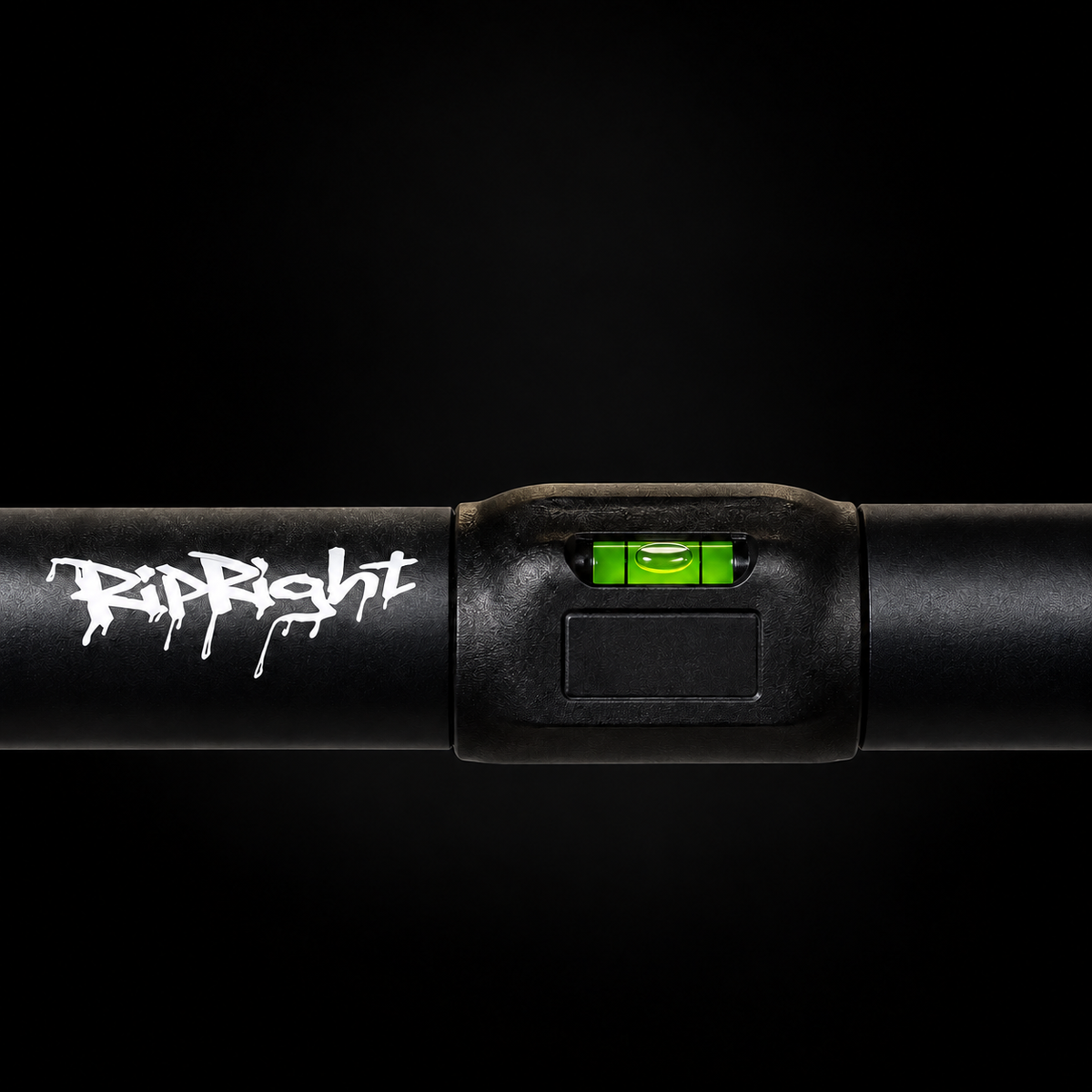 Built-in spirit level on the RipRight PullBar center housing